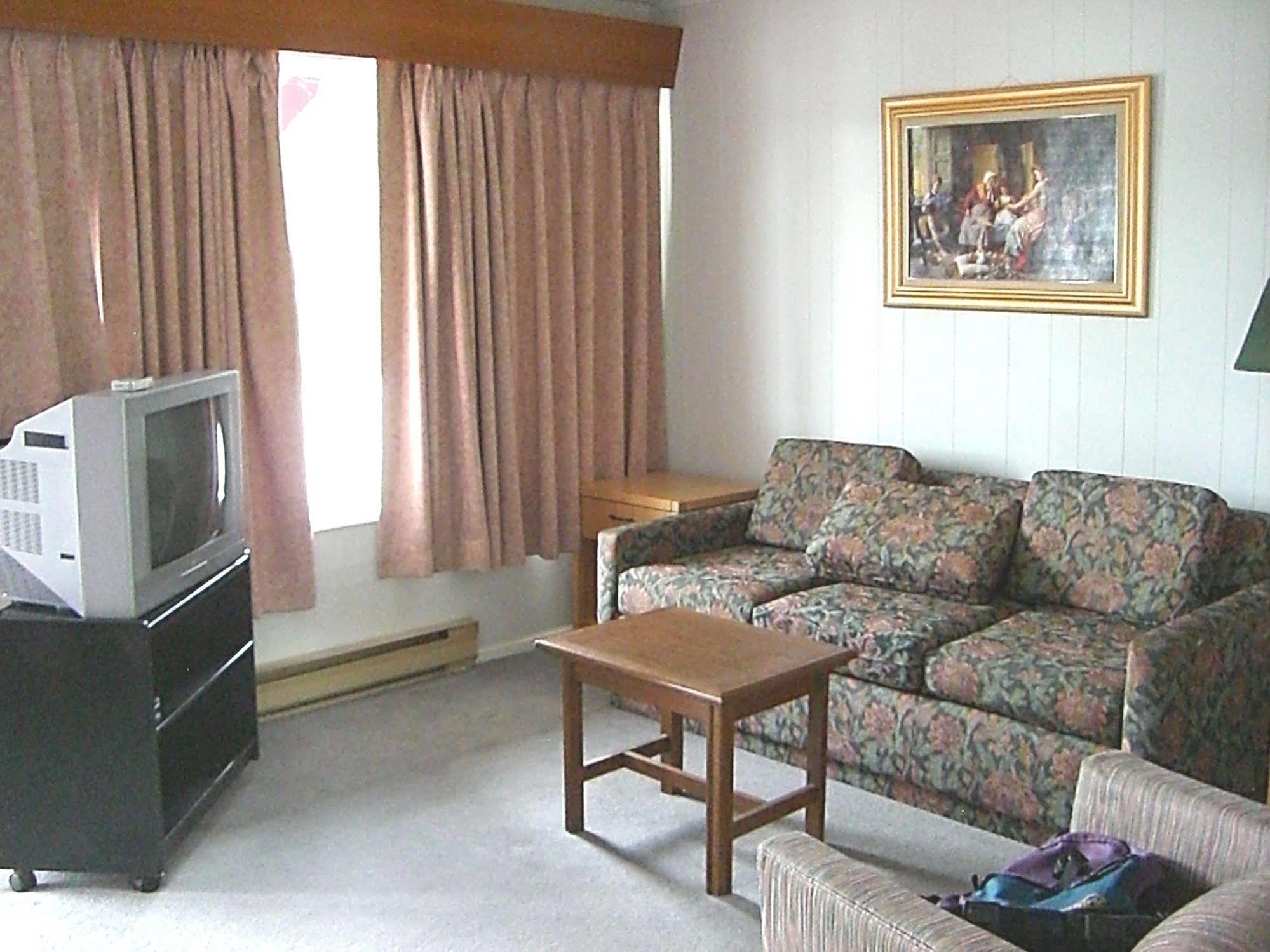 A-1 Alberni Inn Port Alberni Buitenkant foto