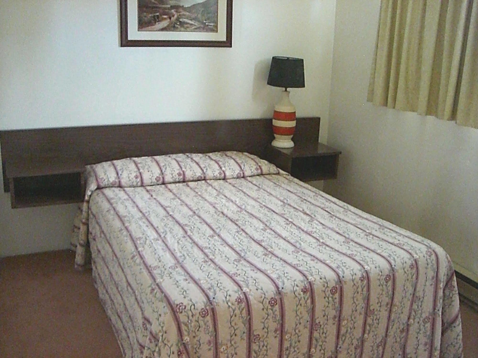 A-1 Alberni Inn Port Alberni Buitenkant foto